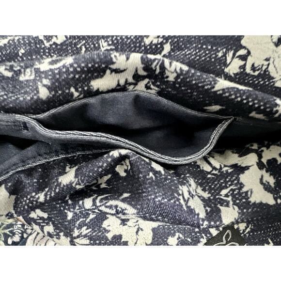 prAna Blue Nautical Canopy Pillar Printed Capri
Crop Leggings Womens S‎ EUC - Picture 6 of 9